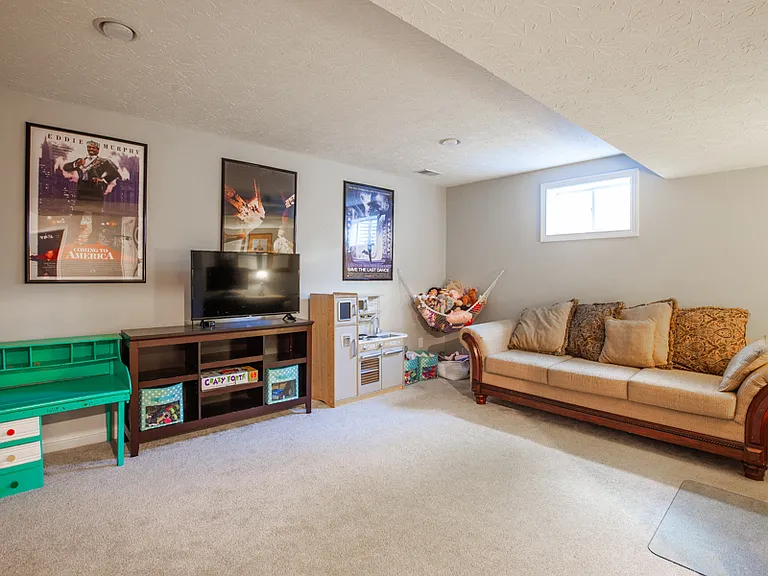 1779 Victoria Ct — Photo 29