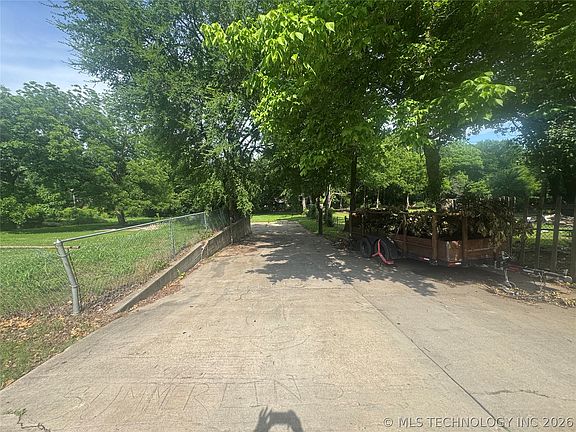 4th image of 2239 N Erie Ave