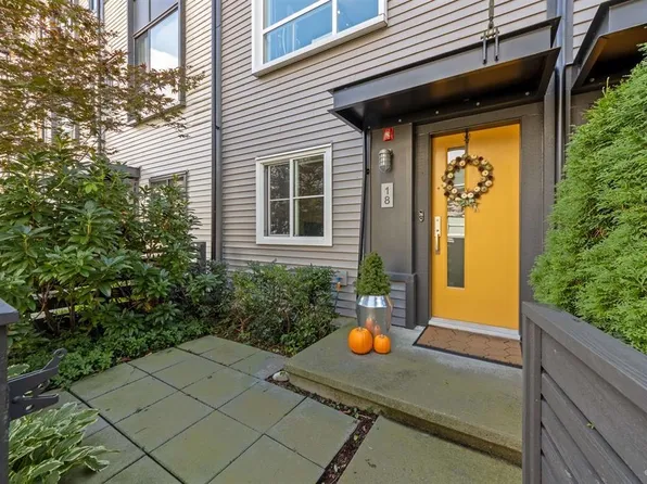 2358 Ranger Ln #18, Pt Coquitlam, BC V3B 0L5