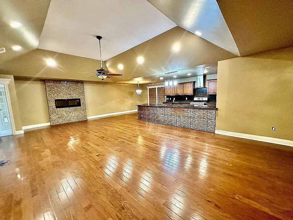 4514 Woodlyn Dr — Photo 3
