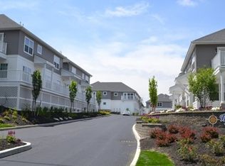6204 Waters View Cir, Cohoes, NY 12047