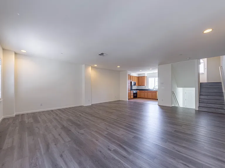 553 Adeline Ave — Photo 6