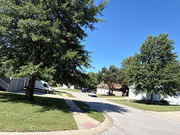 5th image of 615 S Kisner Dr