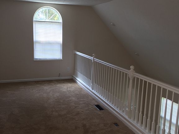 4th image of 916 Bristol Ln
