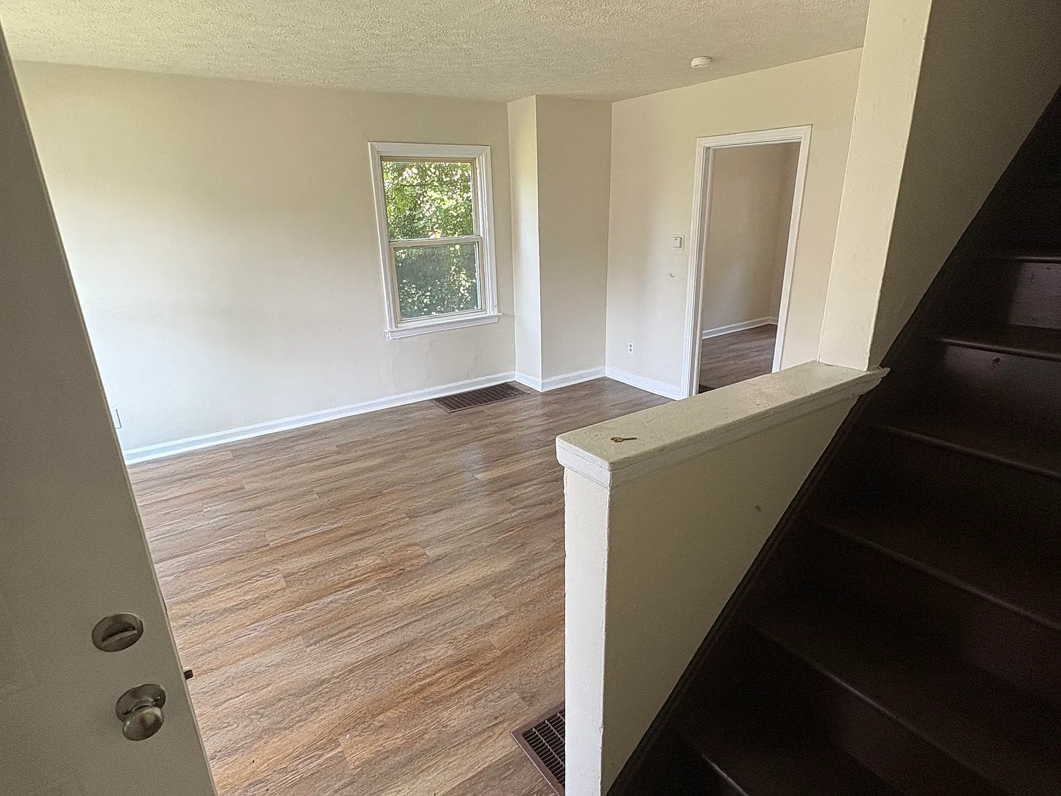 2 bed, 900 sqft, $1,100 — Photo 2