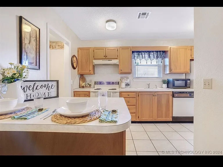 4801 S Gum Ave — Photo 1