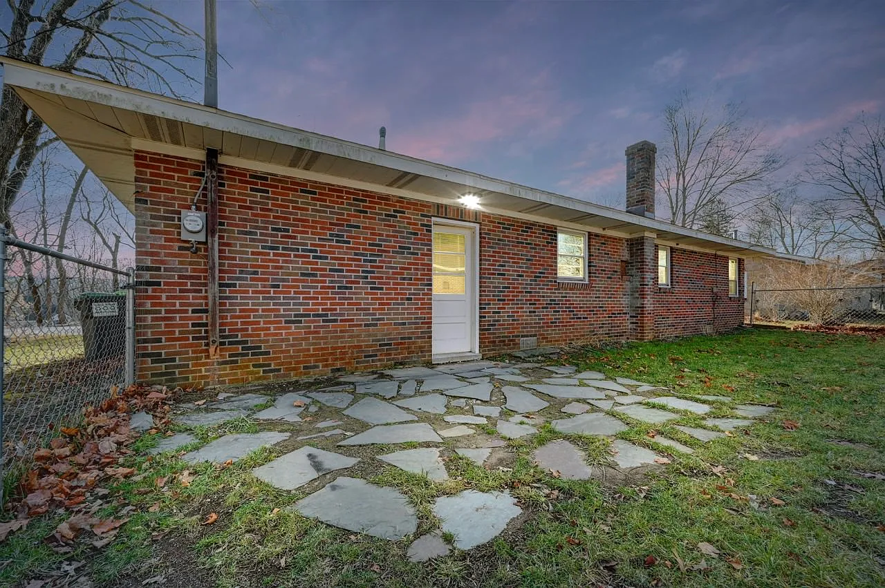 850 Church St — Photo 3