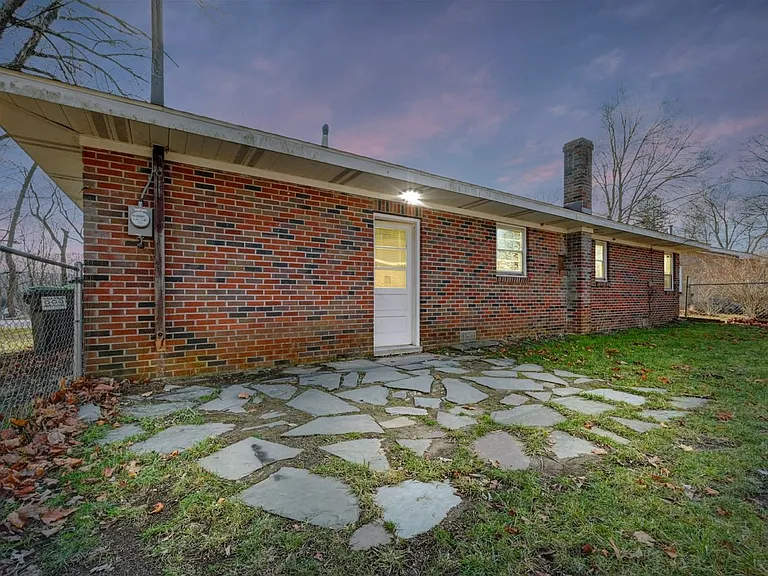 850 Church St — Photo 3
