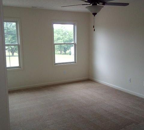 3rd image of 1431 Manor Way