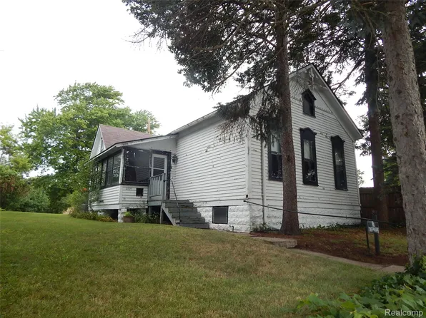 2829 Wright St, Port Huron, MI 48060