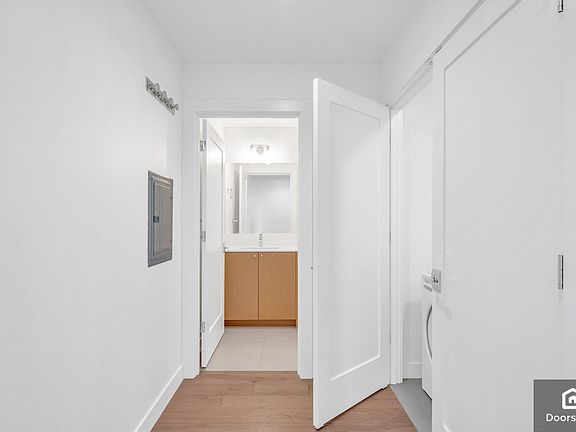 5th image of 119C 18th Ave E