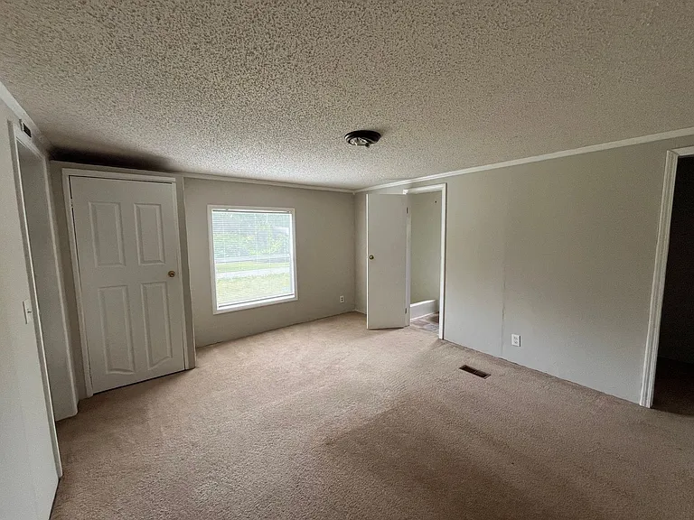 201 Benton Ln — Photo 8