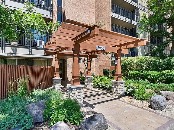 2nd image of 5950 Oakwood Dr APT 3E