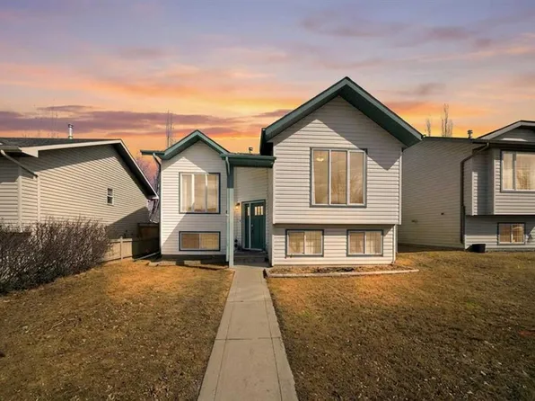 93 W Old Boomer Rd, Sylvan Lake, AB T4S 2H9