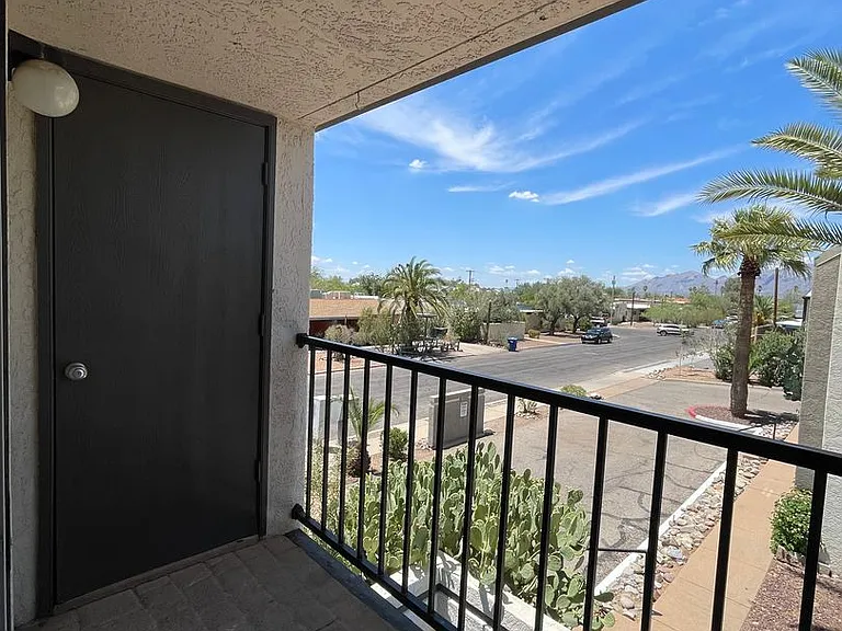 934 N Benton Ave — Photo 19