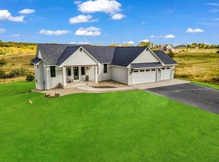 377 Lily Ct, Hudson, WI 54016