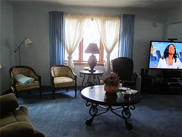 4th image of 221 Deer Dr