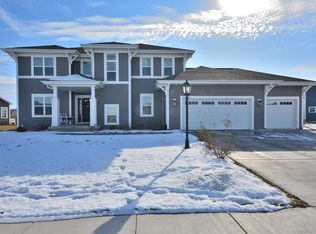 N62w13879 Sunburst Dr, Menomonee Falls, WI 53051