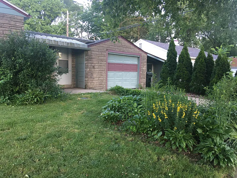 701 E Fairlawn Dr — Photo 17