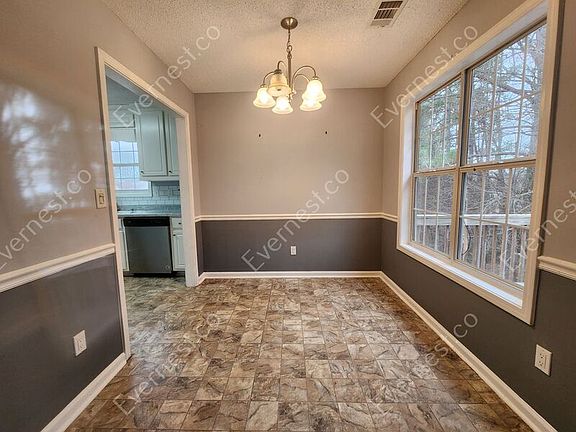 4th image of 1143 Chateau Ter