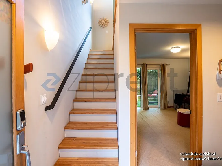 215 24th Ave E #D — Photo 8