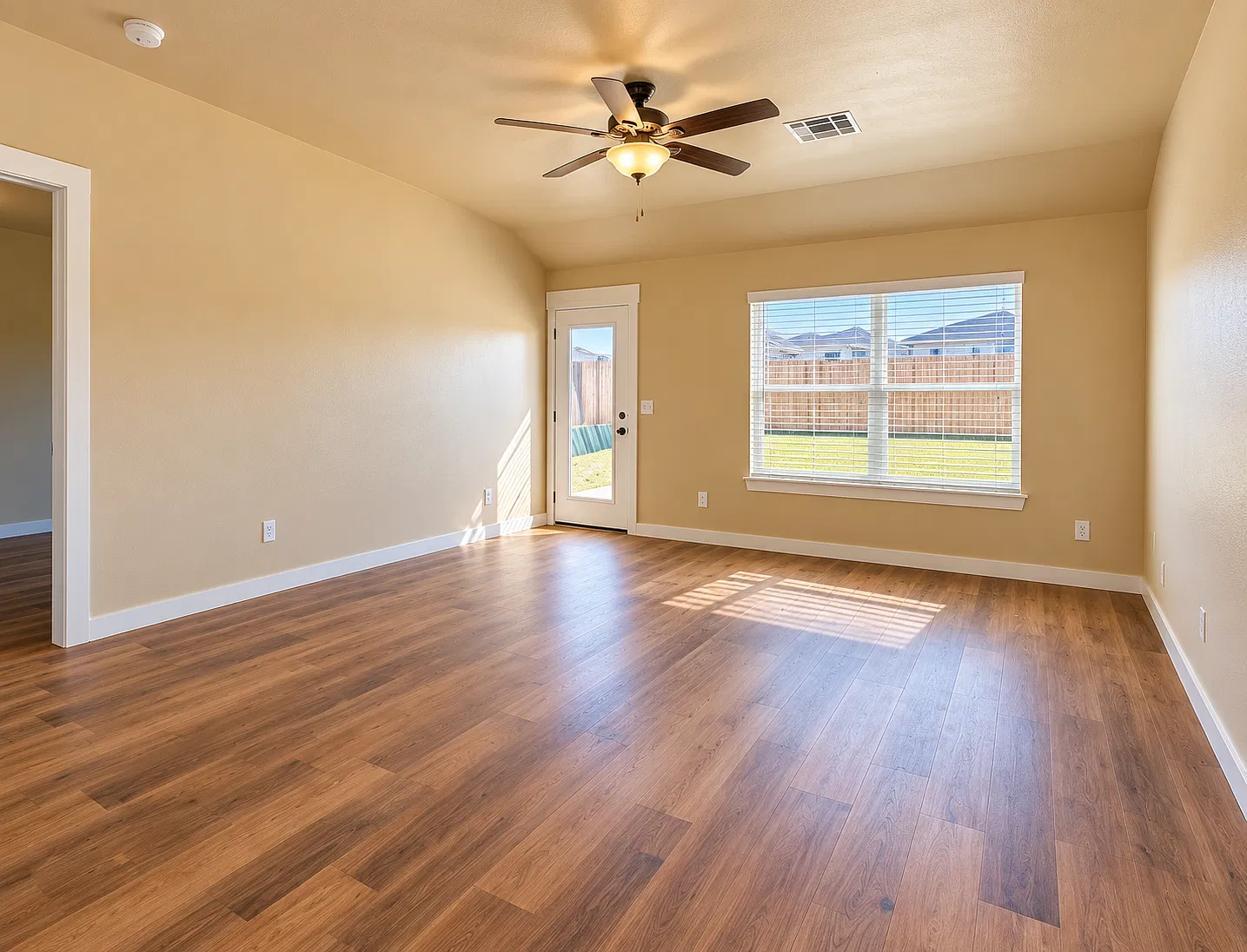 3 bed, 1200 sqft, $1,740 — Photo 3