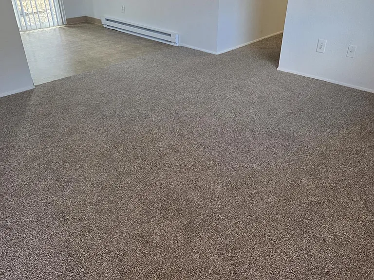 211 SE Uglow St #15 — Photo 9