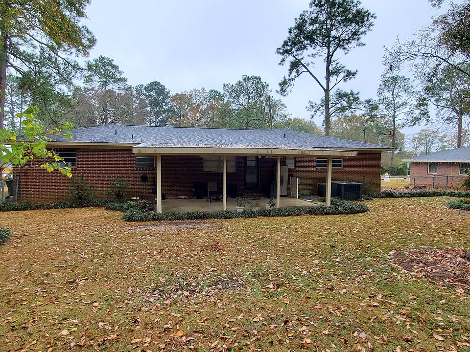 2nd image of 415 Daniel Cir