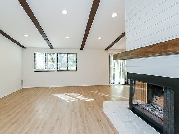 4th image of 3925 Pebble Creek Dr