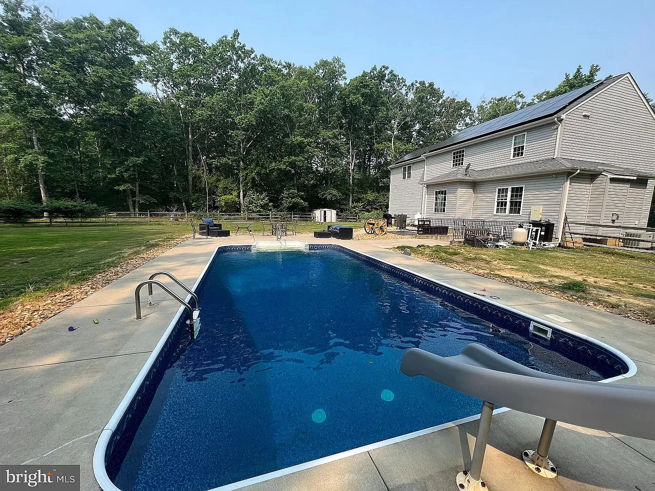 5 bed, 2.5 bath, 2522 sqft, $3,800 — Photo 4