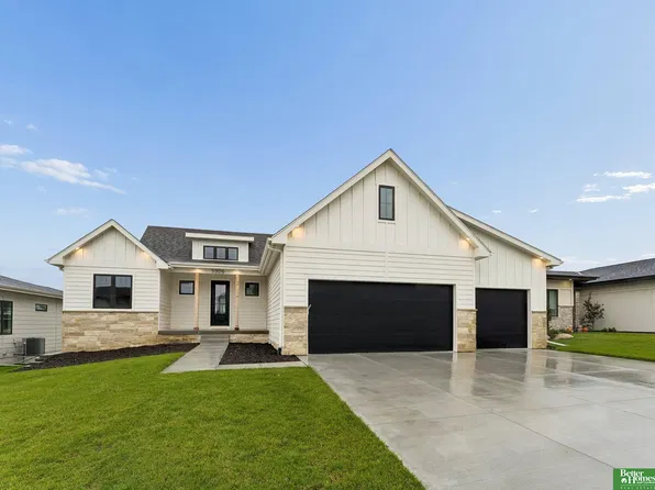 3306 S 212th St, Elkhorn, NE 68022