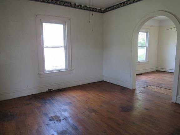 2nd image of 218 E Sevier Ave