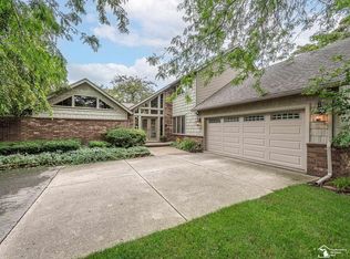 2112 Strasburg Rd, Monroe, MI 48161