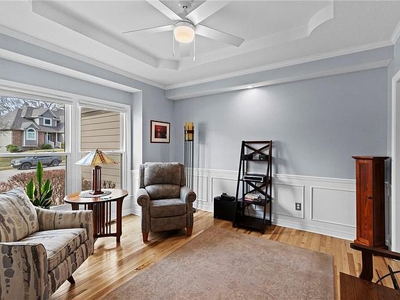 4th image of 2828 SW Saddlewood Dr