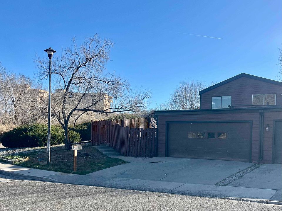 1st image of 3244 Lakeside Dr