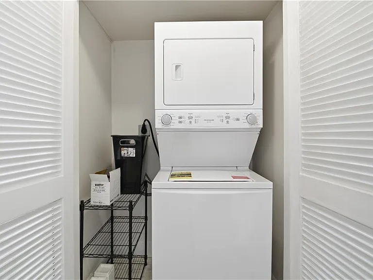 48 Peachtree Ave #200 — Photo 28