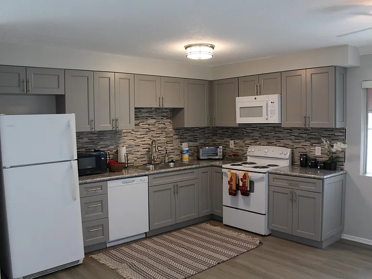 3721 E 8th St #4 — Photo 5