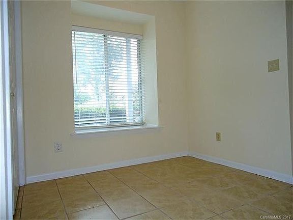 3rd image of 1083 Sardis Cove Dr