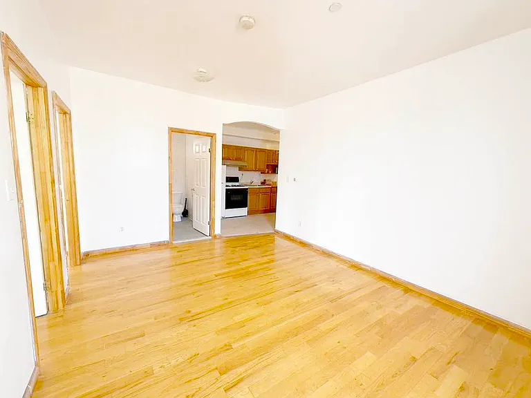 4506 Vernon Blvd #2 — Photo 2