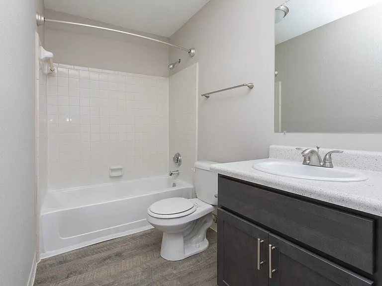 Berkeley Landing Apartments — Photo 23