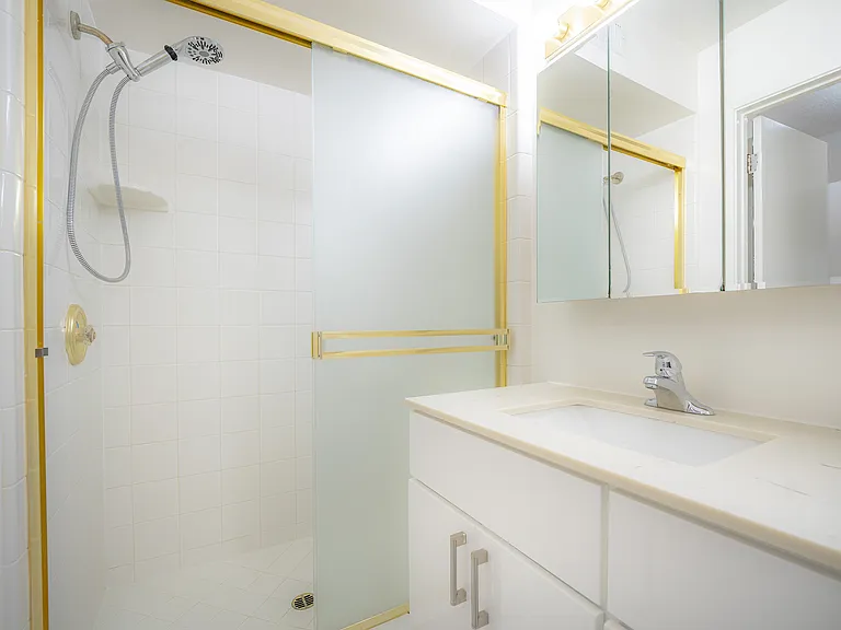 Harborview 2BD 2BA #4 bath1 (2)