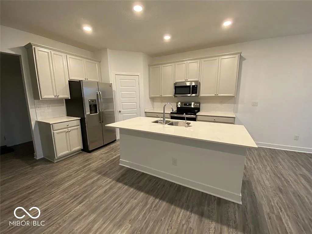Building Photo - 6414 Apperson Dr
