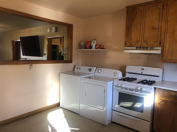 4th image of 1309 A Ave