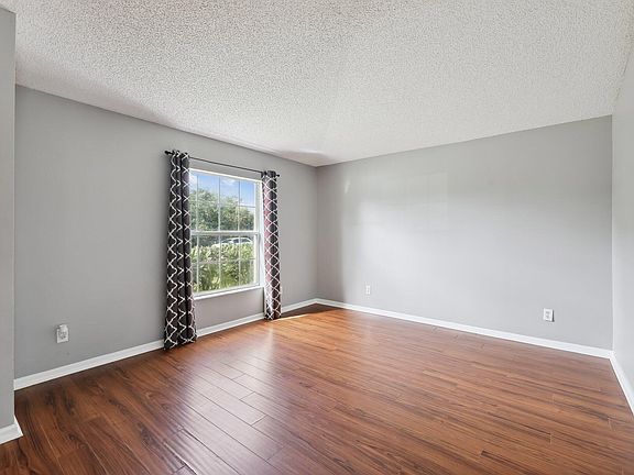 5th image of 487 SW Bradshaw Circle