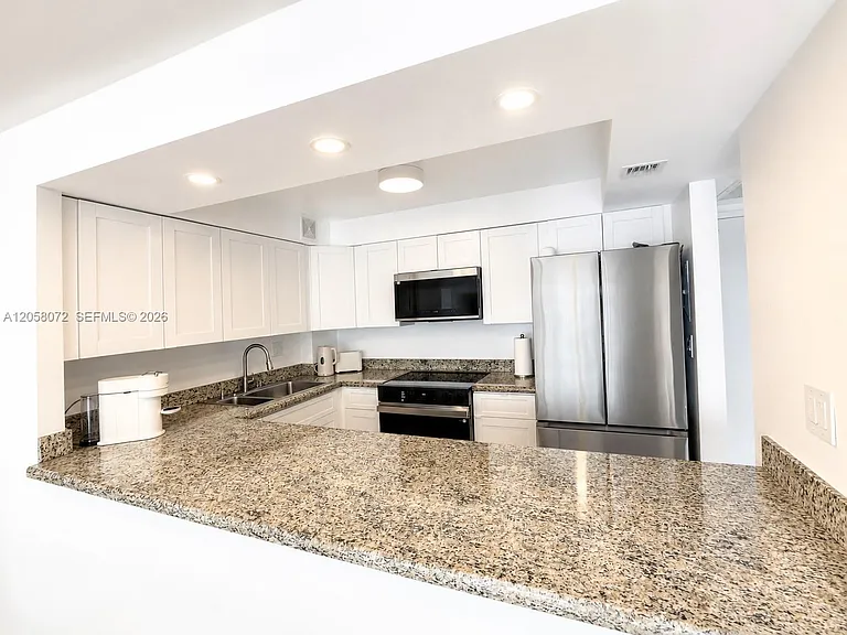 5838 Collins Ave #5G — Photo 12