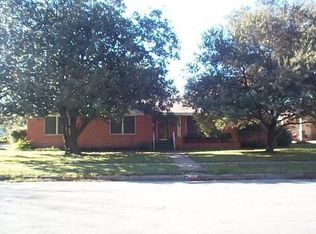 409 N Davis St, West, TX 76691