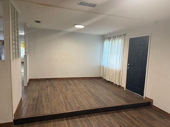 2nd image of 606 Rockwood Ln