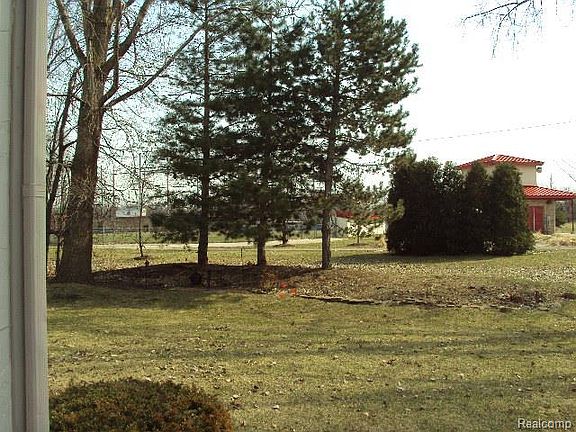 2nd image of 390 Lansdowne Dr
