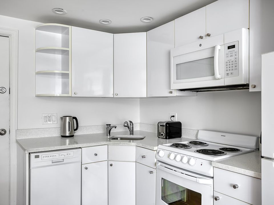 1st image of 15 Euston Rd APT 23