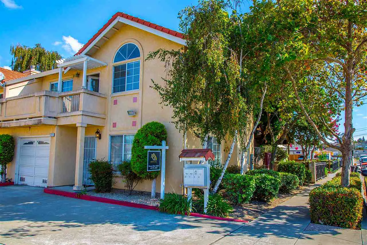 22914 Grand St #1 photo 1